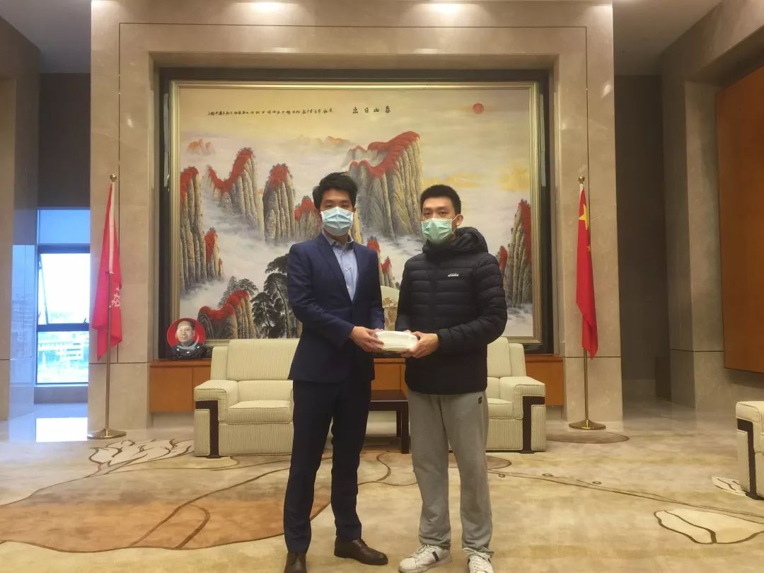 庄闲游戏
科技向梅州日报社捐赠2000个口罩共抗疫情